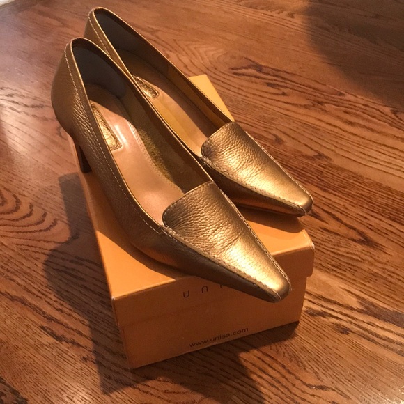 bronze heeled shoes